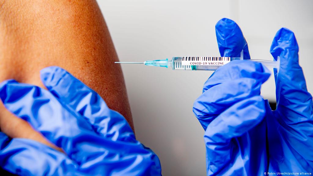ΗΠΑ: Τρέχουν να εμβολιαστούν οι οπαδοί των Δημοκρατικών – Οι Ρεπουμπλικανοί εμφανίζονται σκεπτικοί