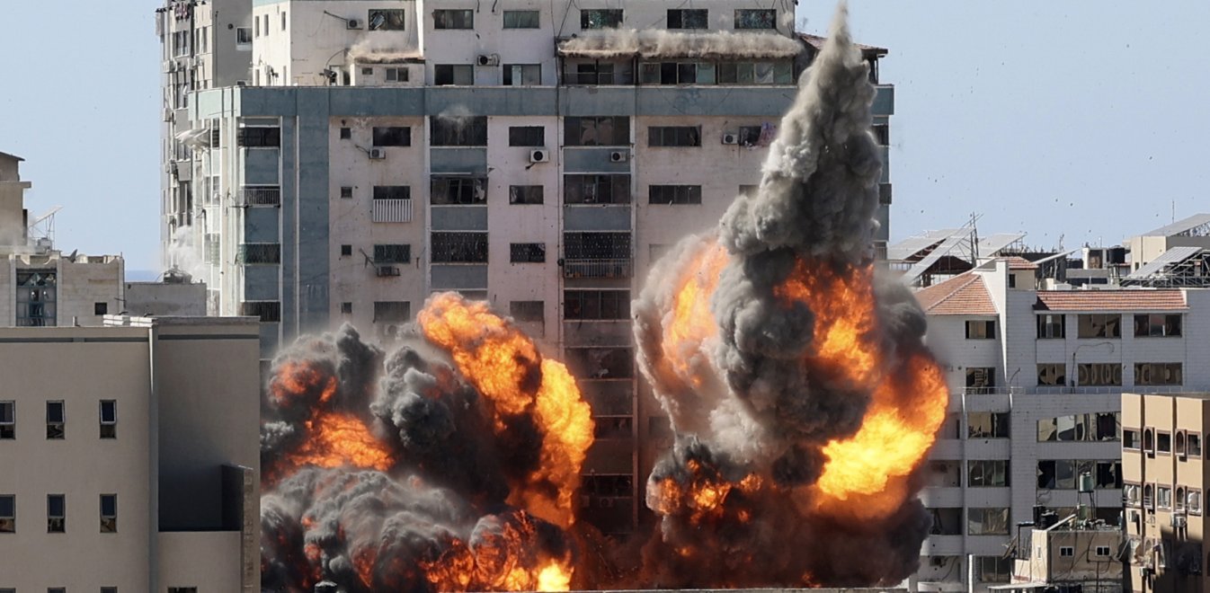 Γάζα: Nέα βίντεο από την κατάρρευση κτηρίου του Associated Press (βίντεο)