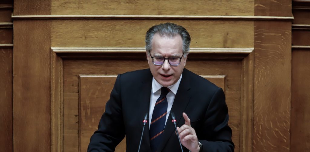 Γ.Κουμουτσάκος: Στην αντεπίθεση μετά το εσωκομματικό «μαχαίρωμα»