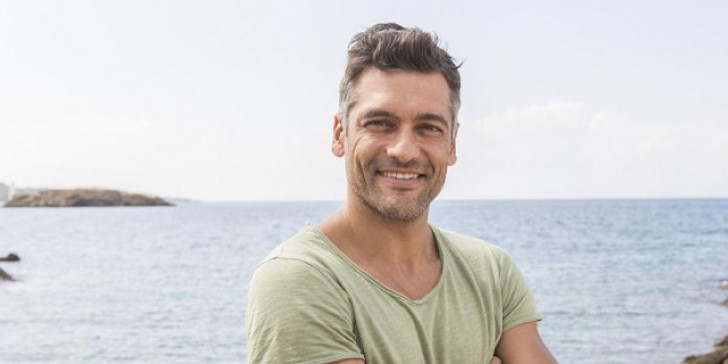 Ο Σ.Κρητικός θα γίνει για τέταρτη φορά πατέρας – Ο πρωτότυπος τρόπος που το ανακοίνωσε (βίντεο)