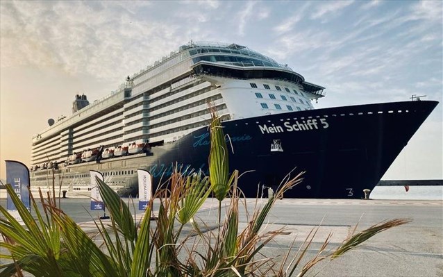 Κατέπλευσε στη Ρόδο το πρώτο κρουαζιερόπλοιο της σεζόν – Μεταφέρει 996 τουρίστες