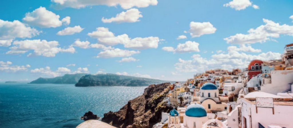 Τα πρώτα μηνύματα από το άνοιγμα του τουρισμού – Στο… περίμενε οι επιχειρηματίες