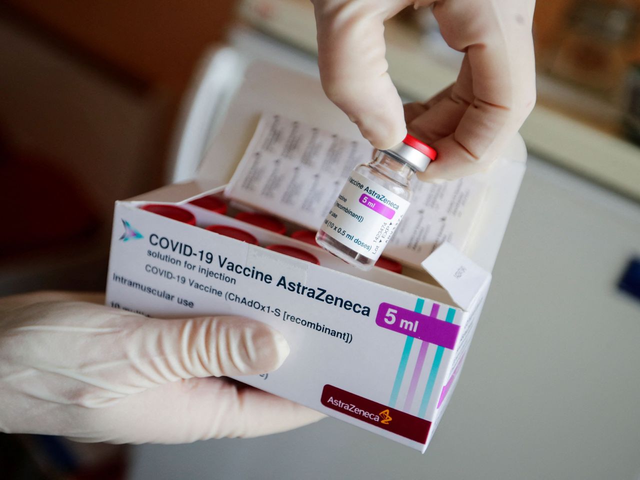 Εμβόλιο AstraZeneca: 4 νέες περιπτώσεις θρομβώσεων στη Γαλλία – Οι δύο πέθαναν