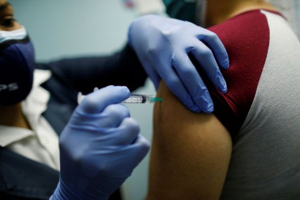Το υπουργείο Υγείας μας «καθησυχάζει» : Έχουμε εμβόλια για όλους – Σύντομα και εμβολιασμοί κατ΄οίκον