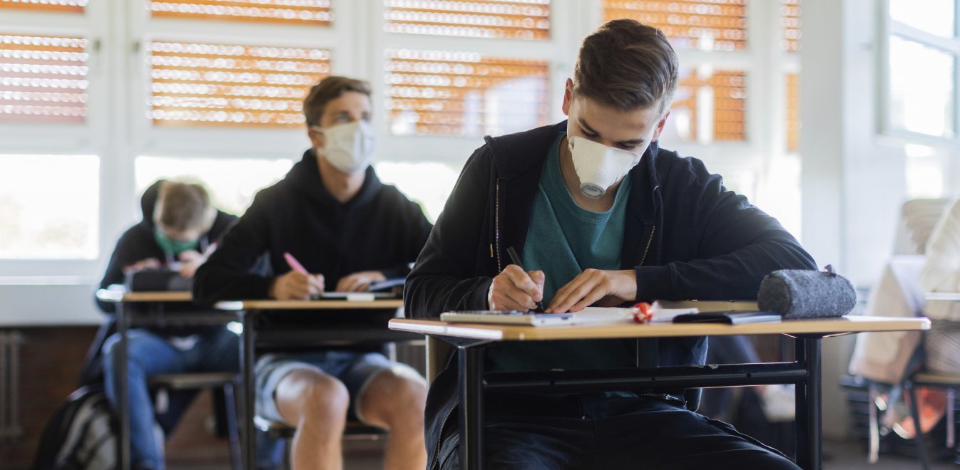 CDC: «Όλοι οι μαθητές πρέπει να συνεχίσουν να φορούν μάσκες»