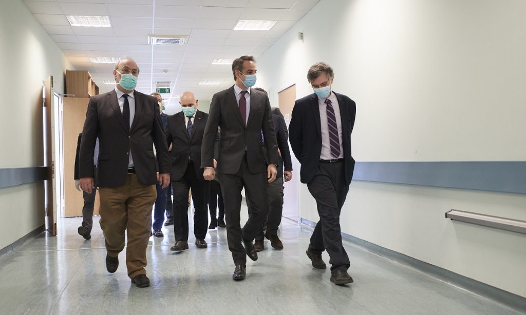 «Αθηναϊκή μετάλλαξη», μπαράζ ελέγχων και επανεμφάνιση Σ.Τσιόδρα: Το σχέδιο για «κλειδωμένους» πολίτες χωρίς lockdown