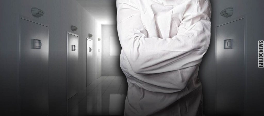 Ανατριχιαστικό: Έστειλαν σε ψυχιατρείο γιατρό που προειδοποιούσε για παρενέργειες στον εμβολιασμό (βίντεο)