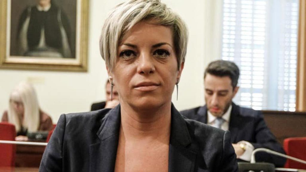 Μήνυση ΣΥΡΙΖΑ κατά Σ. Νικολάου για αγορές στο «όνομα του κορωνοϊού» – Τι απαντά η ίδια