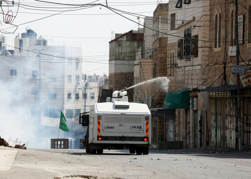 «Skunk»: To δυσώδες υγρό όπλο του Ισραήλ – «Μυρίζει σαν μείγμα από περιττώματα και ψόφιο ζώο»