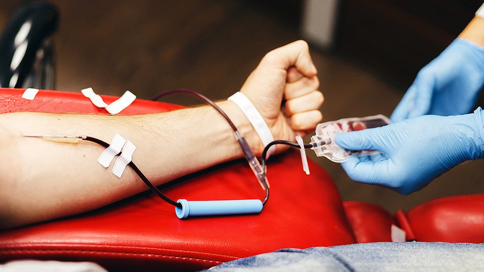 Μπορούν οι εμβολιασμένοι να δώσουν αίμα; Τι απαντά ο αμερικανικός Ερυθρός Σταυρός
