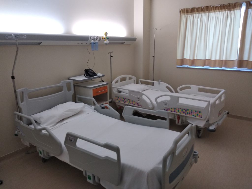 Σέρρες: Κόρη ασθενούς τραβούσε βίντεο στο νοσοκομείο – Τι υποστηρίζει ο διοικητής (βίντεο)