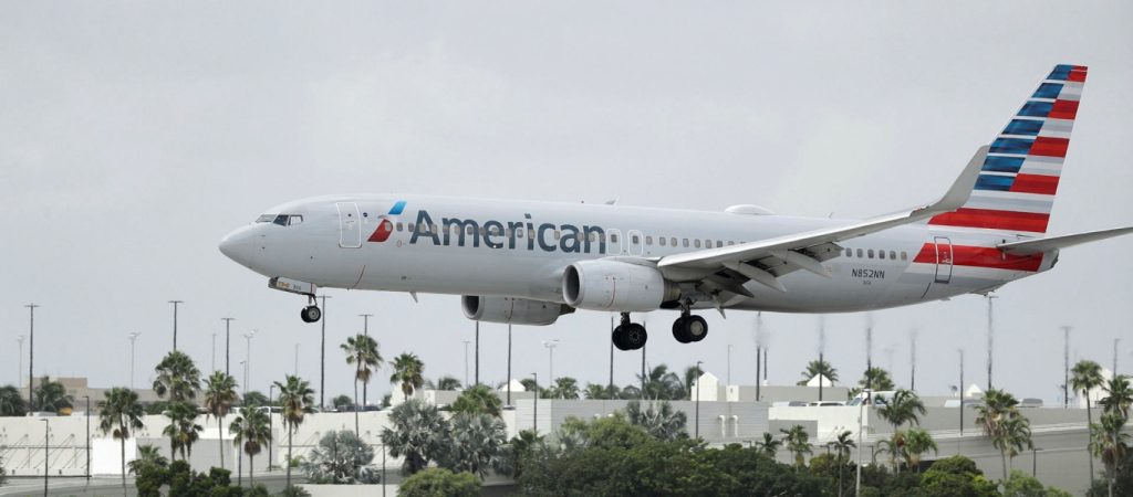 Αεροσυνοδός της American Airlines κατήγγειλε σεξουαλική επίθεση από διάσημο Βρετανό σεφ