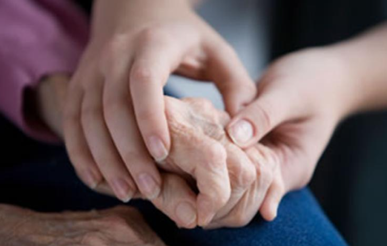 Παράτησαν την 86χρονη μητέρα τους στο νοσοκομείο και δεν την δέχονται πίσω επειδή είναι θετική στον covid