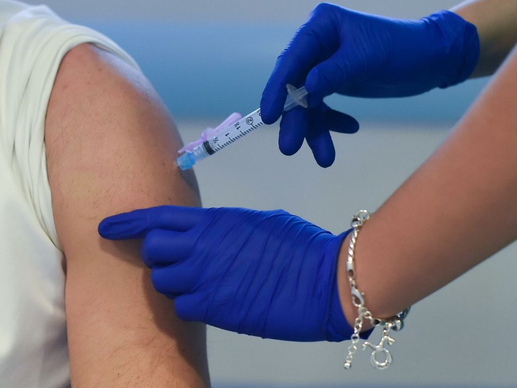 Ανοίγει η πλατφόρμα ραντεβού των 40-44 ετών με όλα τα εμβόλια – Τι πρέπει να ξέρετε