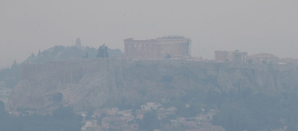 Φωτιά στην Κορινθία – Εισήγηση πνευμονολόγου για εισπνοή από τη μύτη στην Αττική