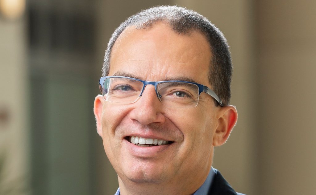 Να ποιοι πλουτίζουν από τα εμβόλια την ώρα που ολόκληρος ο πλανήτης φτωχοποιείται