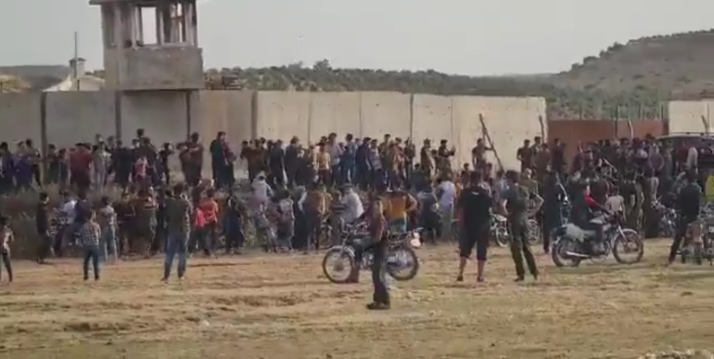 Επιθέσεις Σύρων πολιτών σε τουρκικά οχυρά στην Συρία (βίντεο)