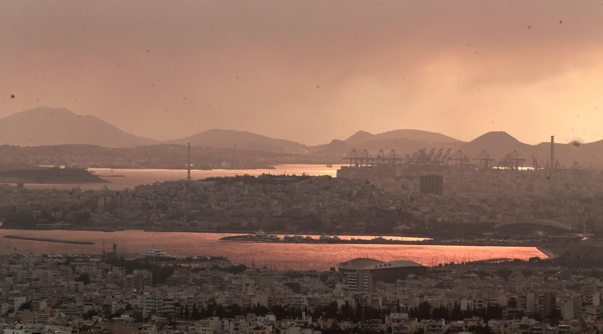 Εικόνες κολάσεως: 10 φορές πιο τοξική η ατμόσφαιρα της Αθήνας – Ποιες περιοχές «έπνιξε» το δηλητηριώδες νέφος