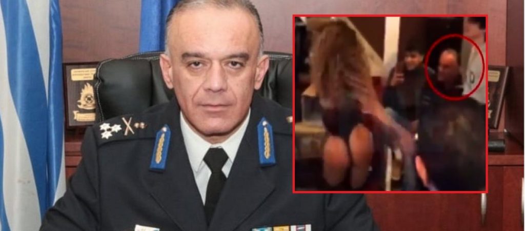 Αυτός είναι ο Αρχηγός Πυροσβεστικής που εξέδωσε εντολή για υποχρεωτικούς εμβολιασμούς – Όταν έκανε πάρτι με χορεύτριες