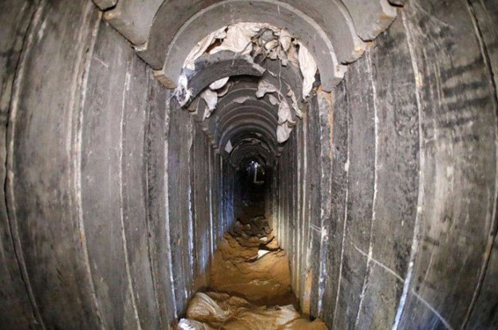 Πτώματα και επιζώντες εντοπίστηκαν σε τούνελ στη Γάζα που βομβάρδισε το Ισραήλ (βίντεο)