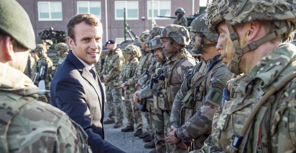 Η άνοδος της Μ.Λεπέν και οι στρατιωτικοί «τρόμαξαν» τον Ε.Μακρόν: «Οι μετανάστες ή θα αφομοιωθούν ή θα φύγουν»