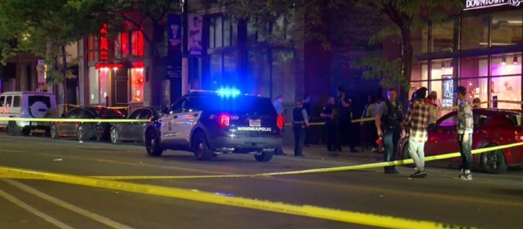 Αιματηρό επεισόδιο στη Μινεάπολις – Δύο νεκροί και οκτώ τραυματίες από πυροβολισμούς