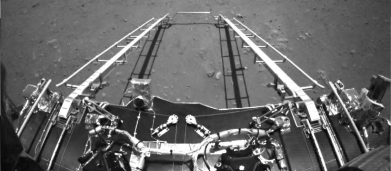Έκανε τα πρώτα του «βήματα» στην επιφάνεια του Άρη το κινεζικό ρόβερ