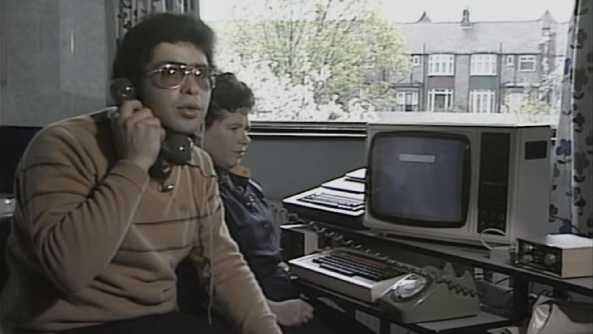 Πώς ήταν να στέλνεις email το 1984; – Σπάνια βίντεο μας δείχνουν