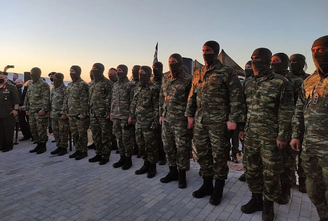 Μάχη της Κρήτης: Συγκινεί η μαντινάδα αλεξιπτωτιστή σε πρώην στρατηγό (βίντεο)