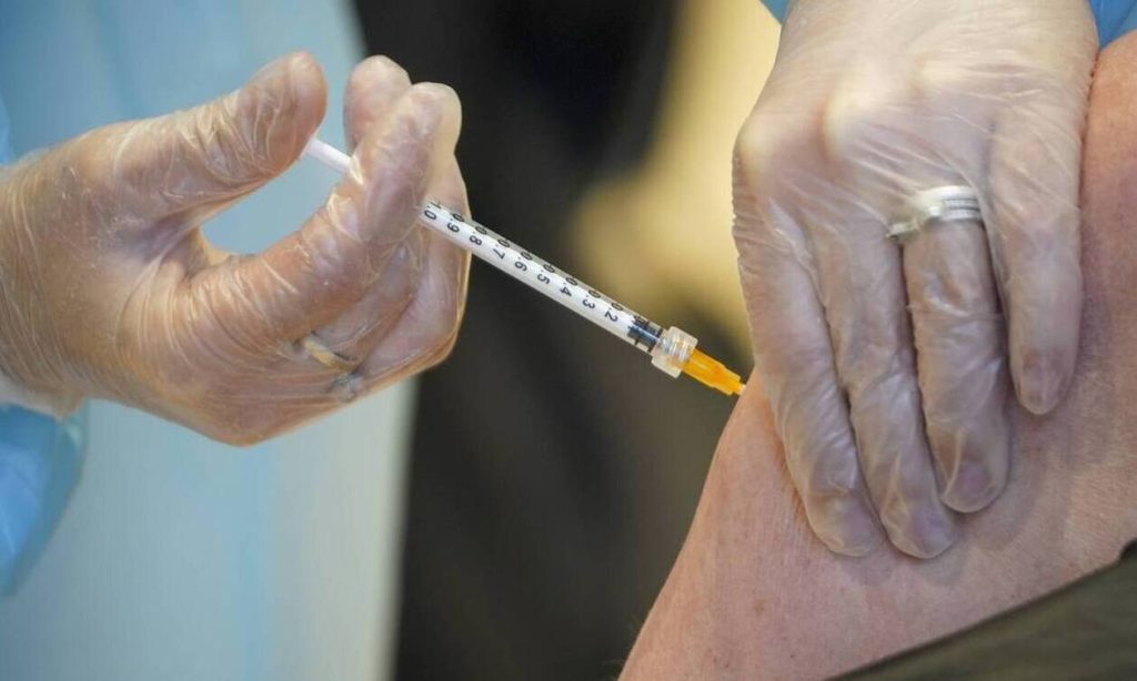 Νέα μελέτη: Αποτελεσματικά τα εμβόλια της Pfizer και της AstraZeneca κατά της ινδικής μετάλλαξης