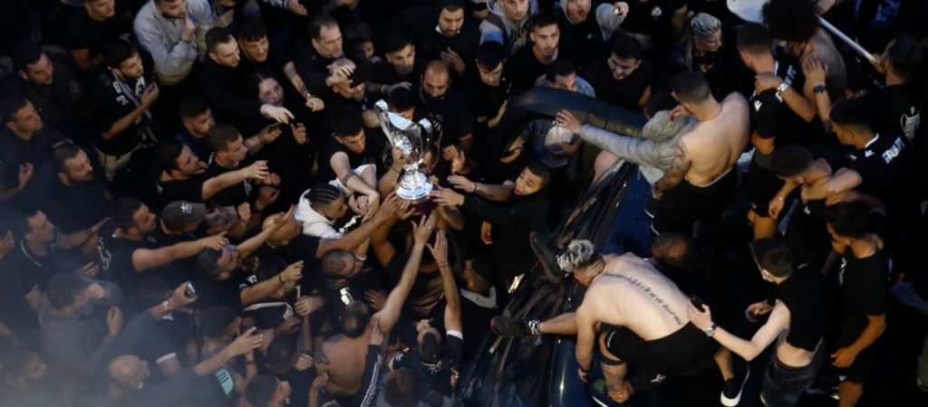 Πάρτι μέχρι πρωίας στην Θεσσαλονίκη για την κατάκτηση του Κυπέλλου από τον ΠΑΟΚ (βίντεο)