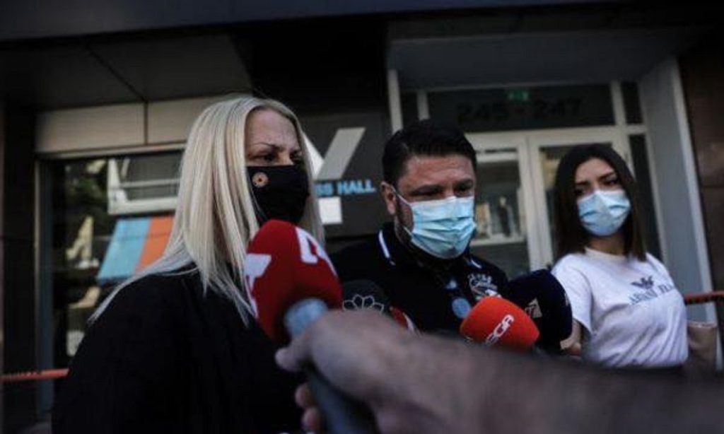 Σύζυγος Νίκου Χαρδαλιά: «Σε ένα κράτος δικαίου δεν πετυχαίνουν πρακτικές τρομοκρατίας»