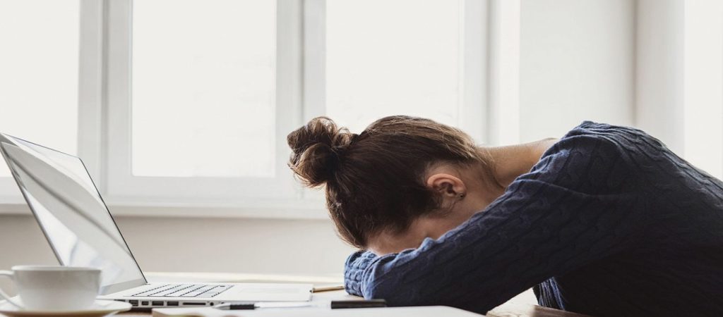 Έρευνα: 9 στους 10 εργαζόμενους στην Ελλάδα θέλουν να μπει «τέλος» στην τηλεργασία