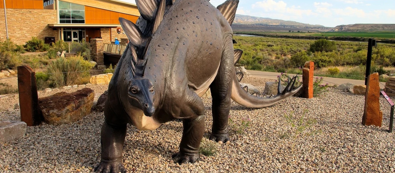 Απίθανο περιστατικό στην Ισπανία: Εντοπίστηκε το πτώμα αγνοούμενου μέσα σε άγαλμα δεινόσαυρου