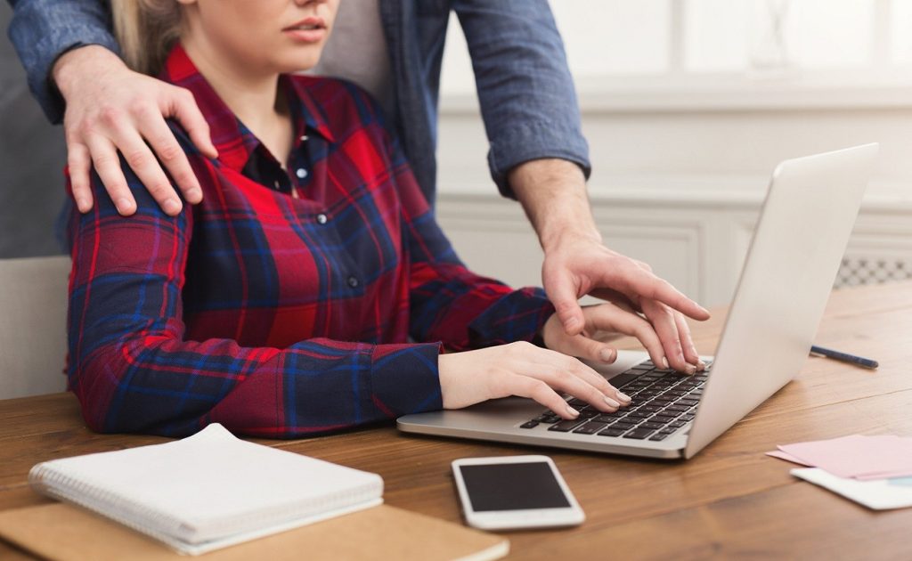 Υπόθεση δασκάλου – Ξεσπά πατέρας ανήλικης μαθήτριας: «Είναι αρρώστια – Να μείνει στην φυλακή» (βίντεο)