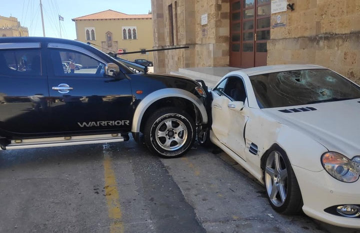 Γιατί ο υπαστυνόμος εμβόλισε το ΙΧ του αστυνομικού του διευθυντή; – Τι λένε οι συνάδελφοί του