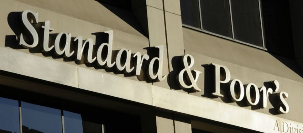 S&P: Η Ελλάδα μπορεί να «απορροφήσει» πιθανή αύξηση επιτοκίων παγκοσμίως για το 2023