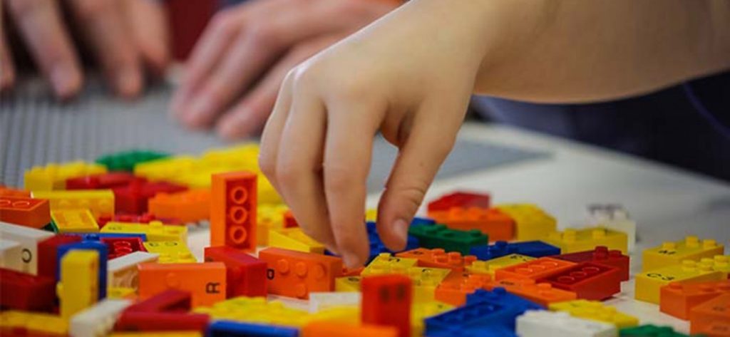 Τέχνη φτιαγμένη από… Lego – Παγκόσμιος χάρτης από 11.695 τουβλάκια (βίντεο)