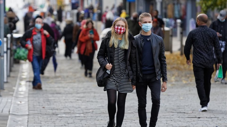 Παρά τον μαζικό εμβολιασμό η Βρετανία δεν θέλει να ανοίξει την χώρα – Αφορμή η ινδική μετάλλαξη