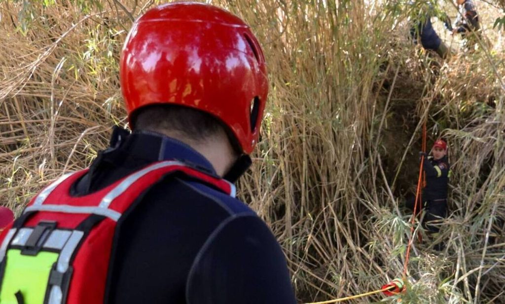 Κατερίνη: Στον γκρεμό σε άθλια κατάσταση βρέθηκαν η μάνα και η κόρη – Τι λέει η αδελφή τής οδηγού