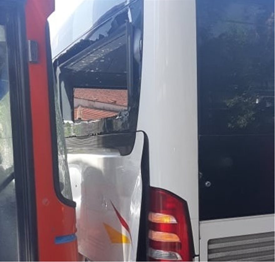 Συγκρούστηκαν δυο λεωφορεία του ΟΑΣΘ – Τραυματίστηκε ελαφρά μια γυναίκα