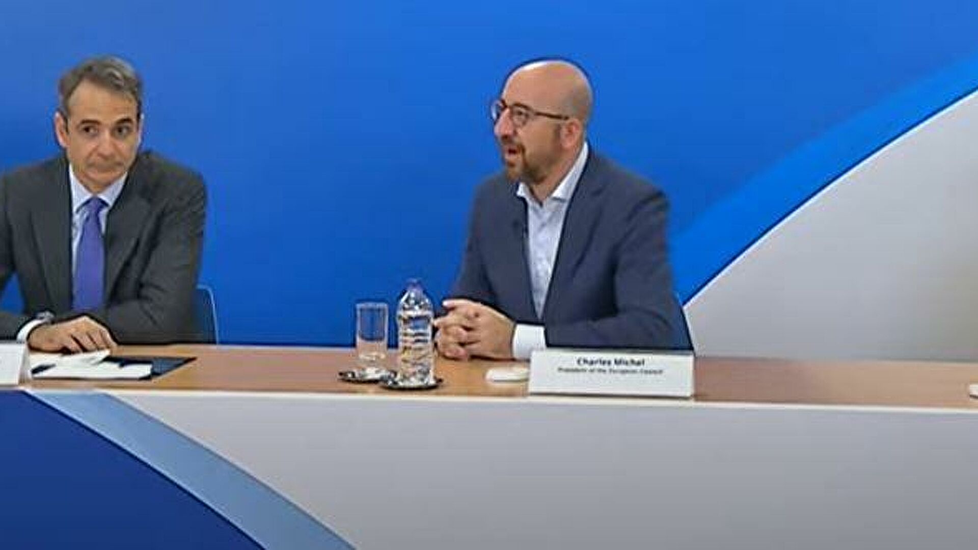 Σ.Μισέλ: Εμφανίστηκε χωρίς γραβάτα στην παρουσίαση του «πράσινου» πιστοποιητικού (φώτο)