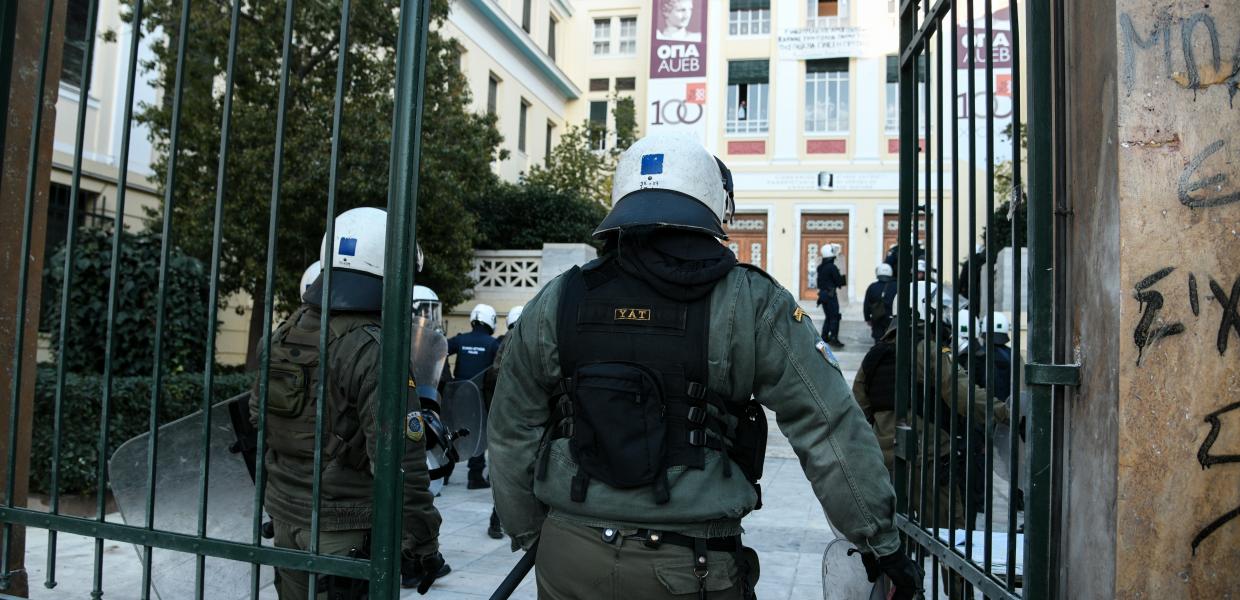 Άτακτη υποχώρηση της κυβέρνησης: «Παγώνει» η αστυνομία στα πανεπιστήμια – Θα γίνουν μόνο οι προσλήψεις!