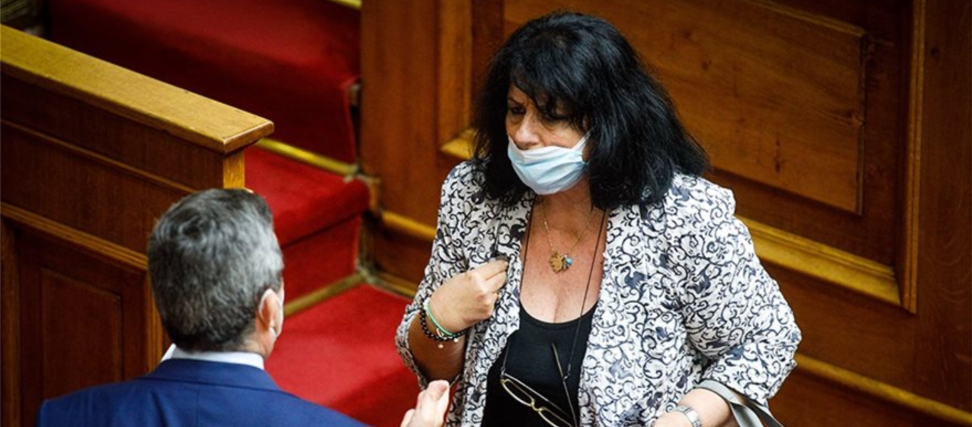 Βουλή: Εικόνες από τον έντονο διάλογο του Λ.Οικονόμου με την Α.Βαγενά (φώτο)