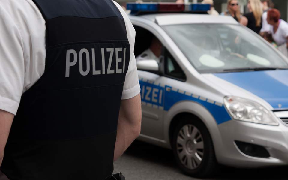 Αμβούργο: Οπλισμένος με μαχαίρι φώναξε «Αλλάχ Ακμπάρ» και επιτέθηκε σε οδηγούς και αστυνομία