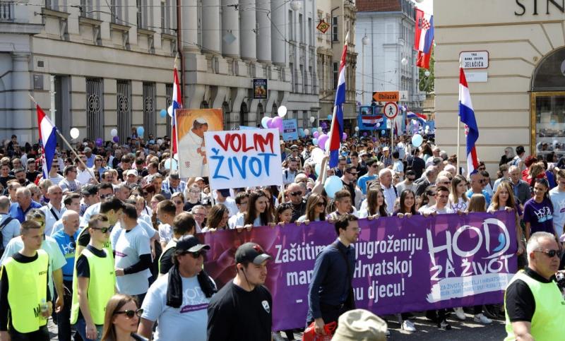 Κροατία: Στους δρόμους χιλιάδες πολίτες που διαδήλωσαν κατά της άμβλωσης