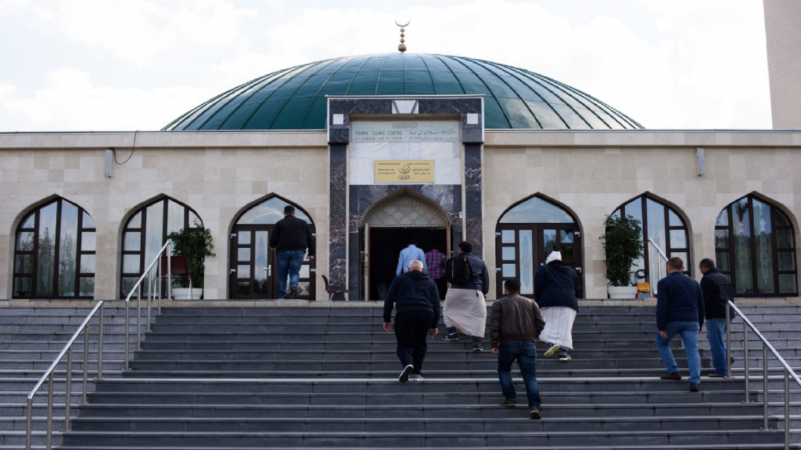 Νέος αυστρο-τουρκικός «πόλεμος»: Η Βιέννη ξεκινά καταγραφή των τζαμιών – Ρόλο «προστάτη» ψάχνει η Άγκυρα