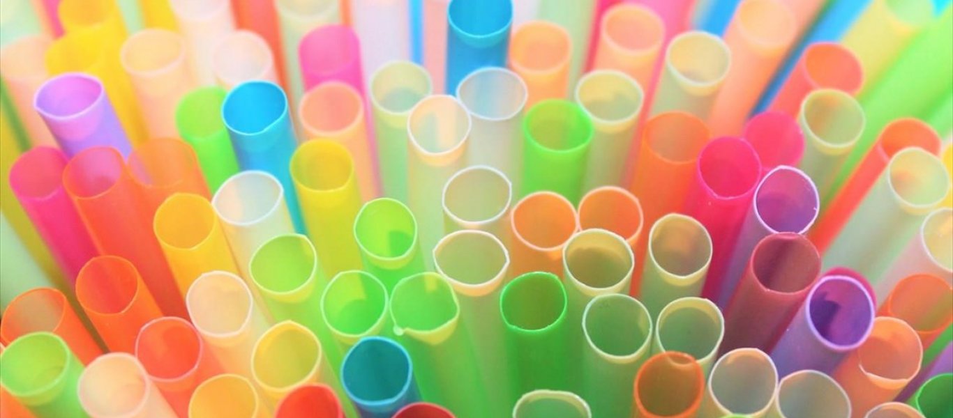 «Έρχονται» νέες κατευθυντήριες γραμμές από την Κομισιόν για τα πλαστικά μιας χρήσης