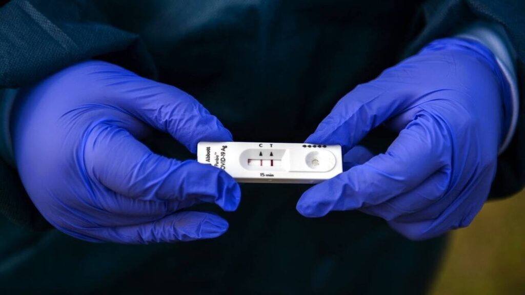 Κυβέρνηση: Έρχεται το «τέλος» των self test για τους… πλήρως εμβολιασμένους – Τι σχεδιάζουν