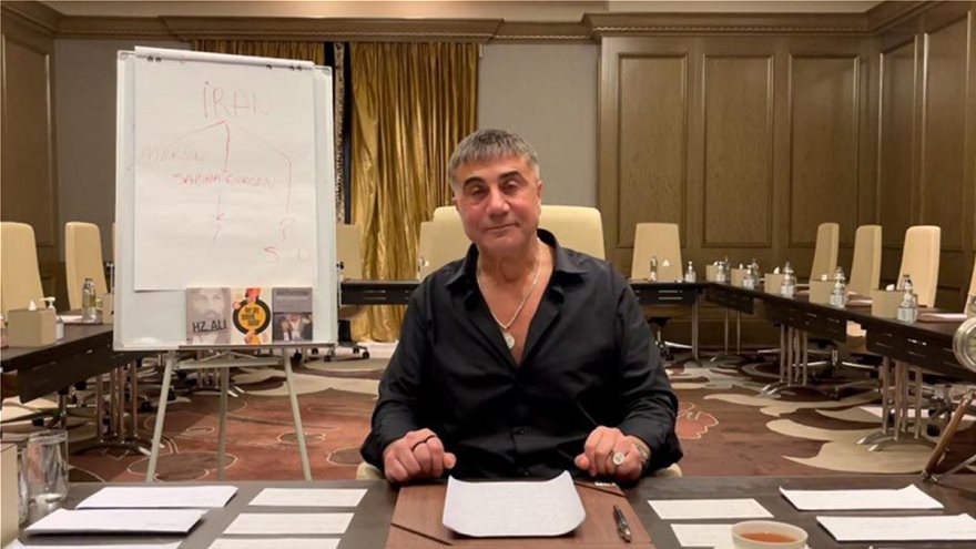 Σεντάτ Πεκέρ κατά Ρ.Τ.Ερντογάν ή πως ένας βαρώνος της μαφίας απειλεί τον Τούρκο «σουλτάνο» σε… «σίριαλ»